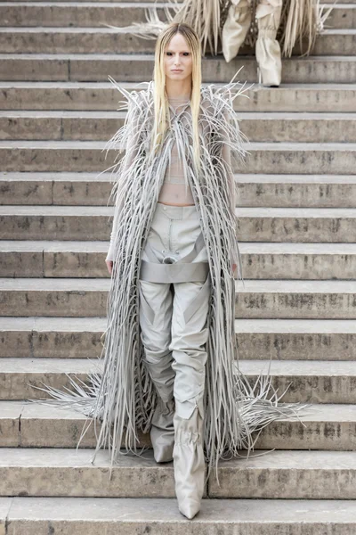 Look 32